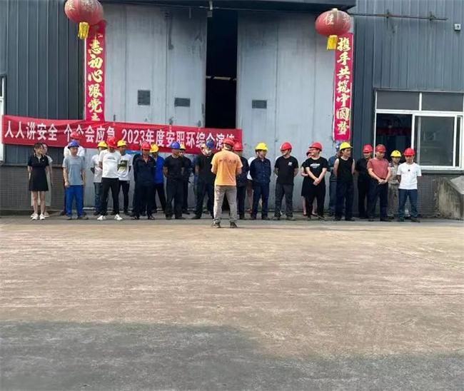 鑫毅達機械有限公司組織工人進行消防演練